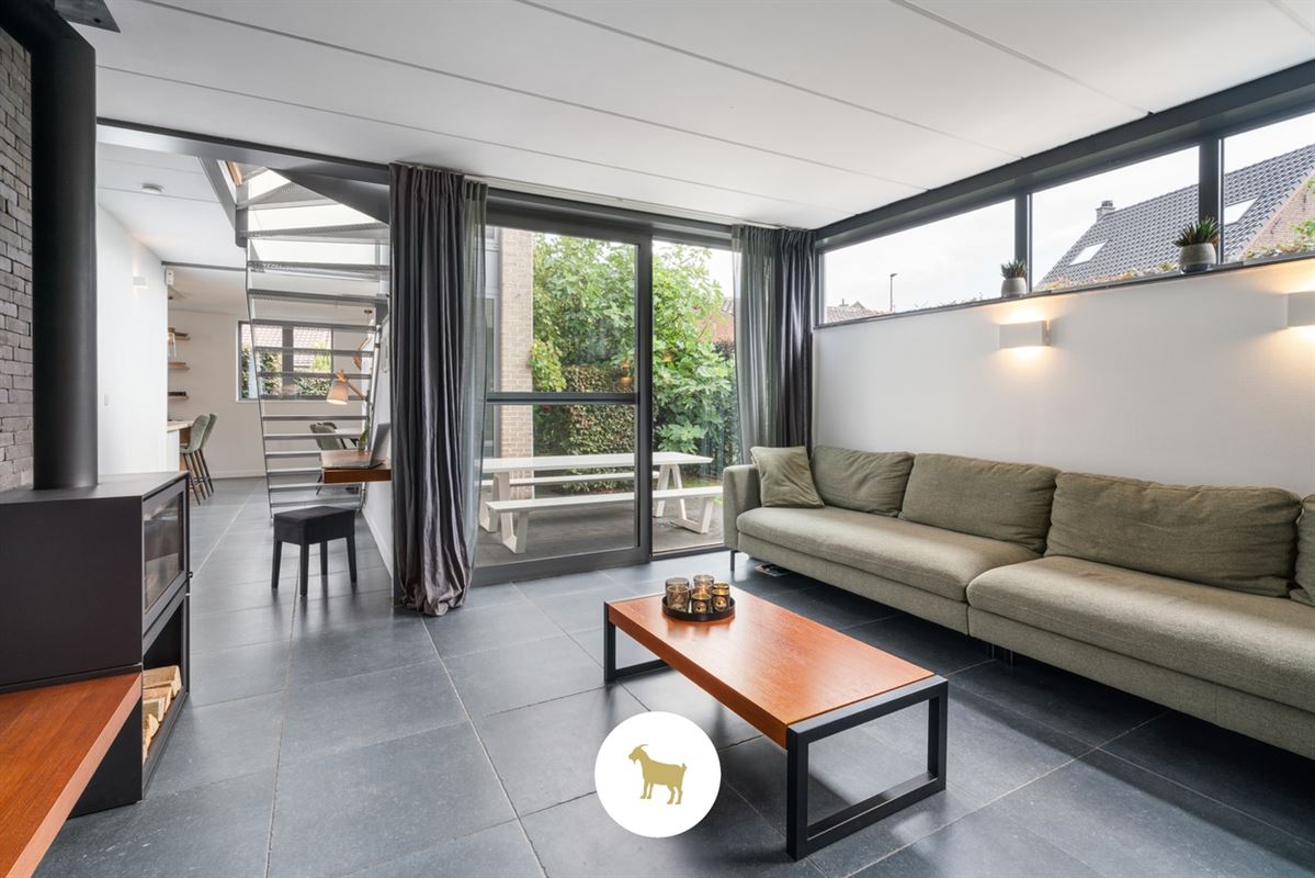 Instapklare lichtrijke OPEN BEBOUWING met 3 (mogelijkheid tot 4) SLAAPKAMERS, stijlvol overdekt TERRAS en gezellige (BINNEN)TUIN op een PERCEEL van ca. 435 m²