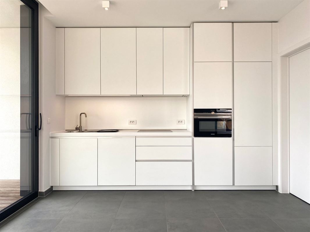 Instapklaar APPARTEMENT (1ste verdieping) met 2 slaapkamers, ruime terrassen (2), garage & autostaanplaats