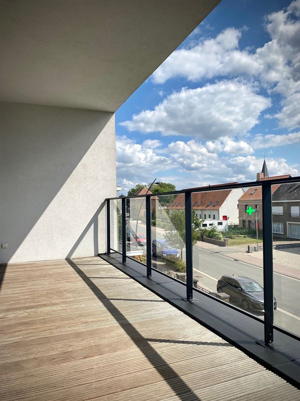 Instapklaar APPARTEMENT (1ste verdieping) met 2 slaapkamers, ruime terrassen (2), garage & autostaanplaats