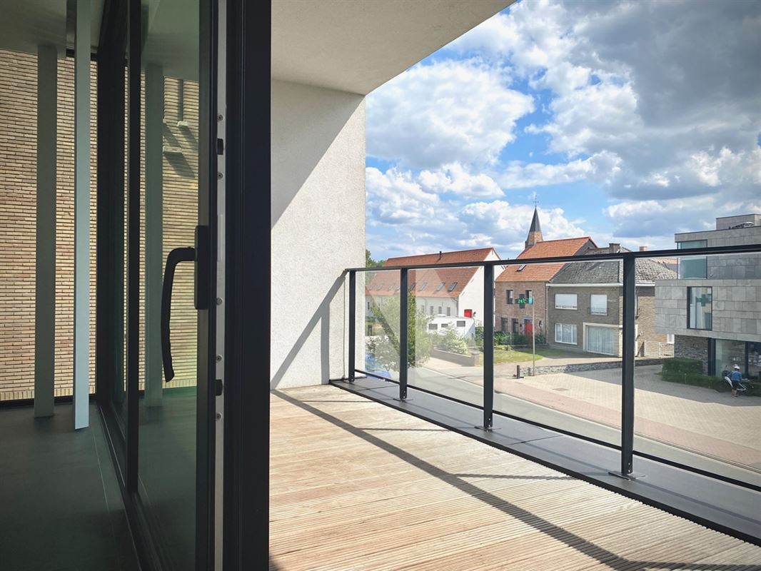 Instapklaar APPARTEMENT (1ste verdieping) met 2 slaapkamers, ruime terrassen (2), garage & autostaanplaats