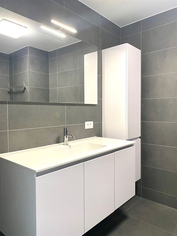 Instapklaar APPARTEMENT (1ste verdieping) met 2 slaapkamers, ruime terrassen (2), garage & autostaanplaats