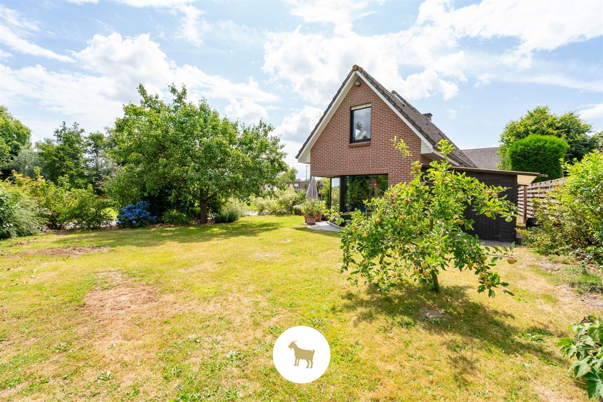 ALLEENSTAANDE WONING met 4 SLAAPKAMERS en GARAGE op een PERCEEL van 648m²