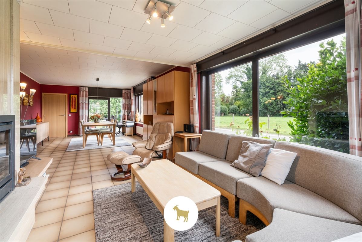 ALLEENSTAANDE WONING met 4 SLAAPKAMERS en GARAGE op een PERCEEL van 648m²