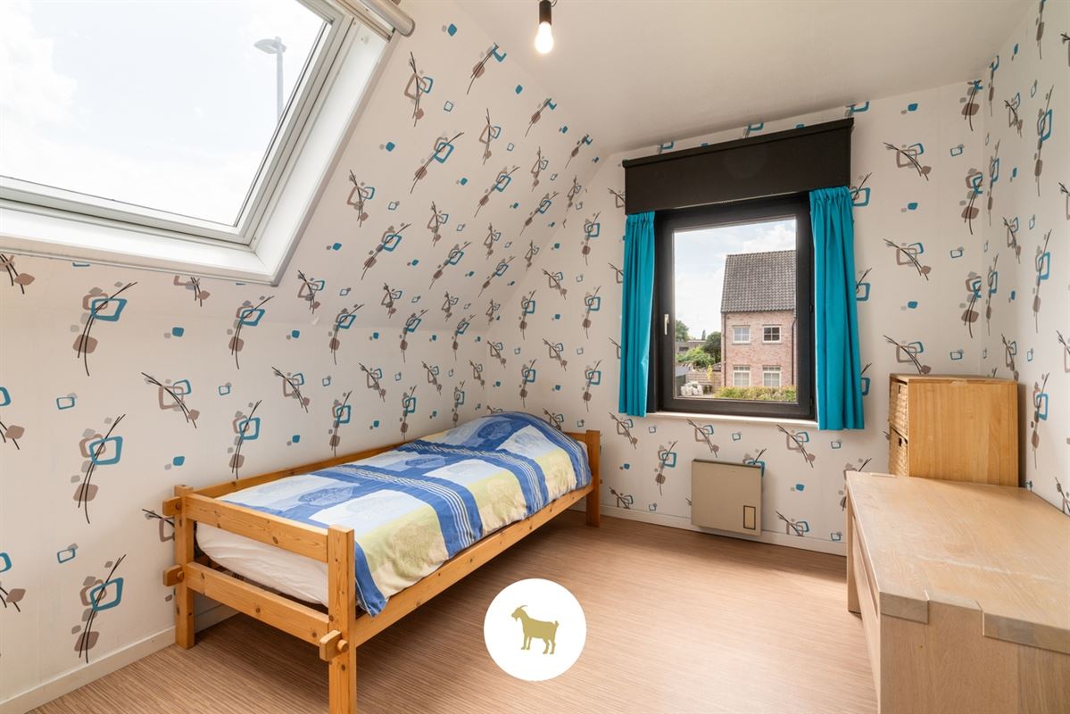 ALLEENSTAANDE WONING met 4 SLAAPKAMERS en GARAGE op een PERCEEL van 648m²