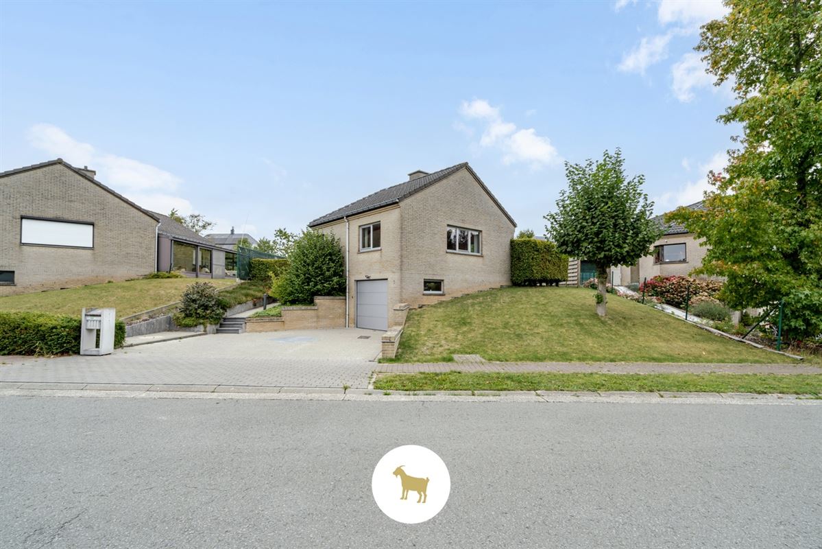 Instapklare OPEN BEBOUWING met 3 SLAAPKAMERS en GARAGE op een rustig gelegen PERCEEL GROND van 655m²