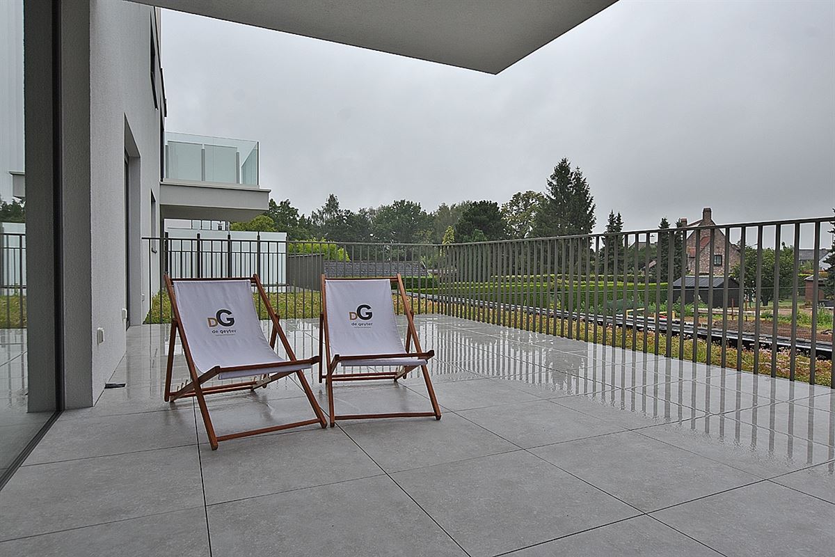 Instapklaar APPARTEMENT (1ste verdieping) met 2 slaapkamers, ruim terras en grote garage (2)