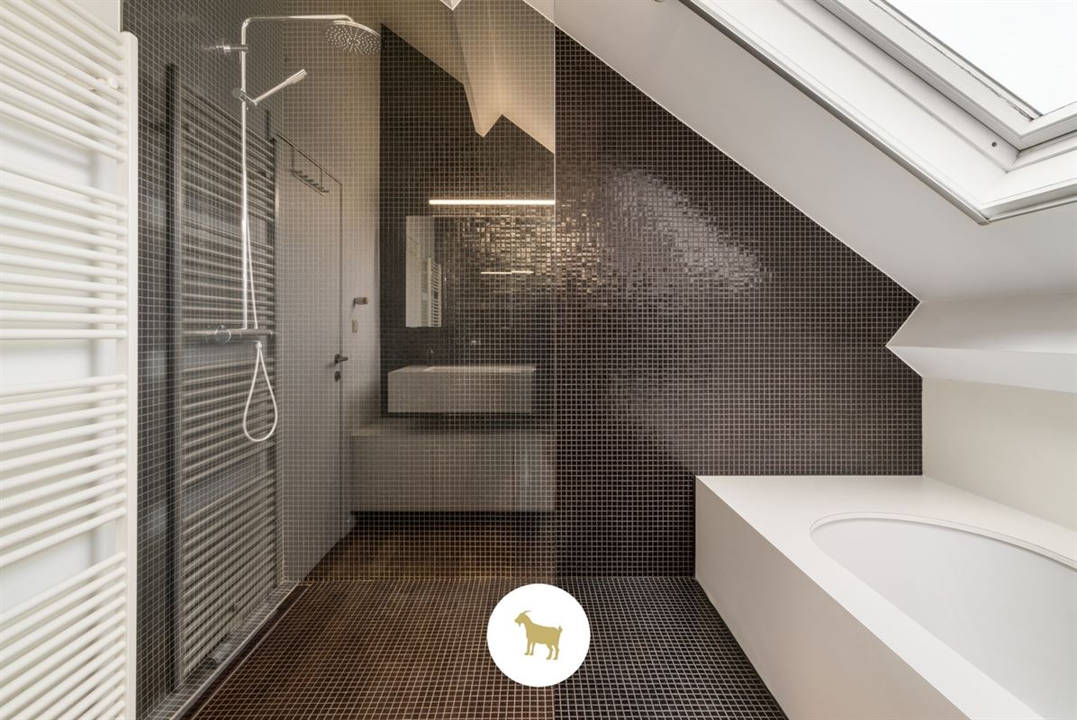 Instapklare lichtrijke OPEN BEBOUWING met 3 (mogelijkheid tot 4) SLAAPKAMERS, stijlvol overdekt TERRAS en gezellige (BINNEN)TUIN op een PERCEEL van ca. 435 m²