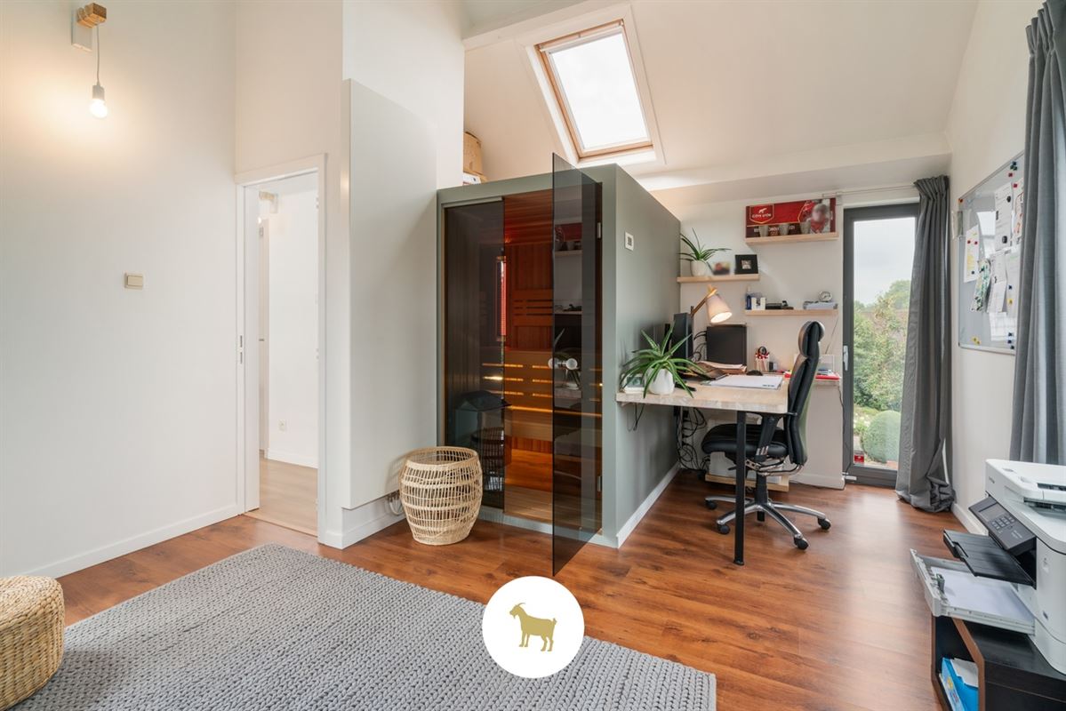 Instapklare lichtrijke OPEN BEBOUWING met 3 (mogelijkheid tot 4) SLAAPKAMERS, stijlvol overdekt TERRAS en gezellige (BINNEN)TUIN op een PERCEEL van ca. 435 m²