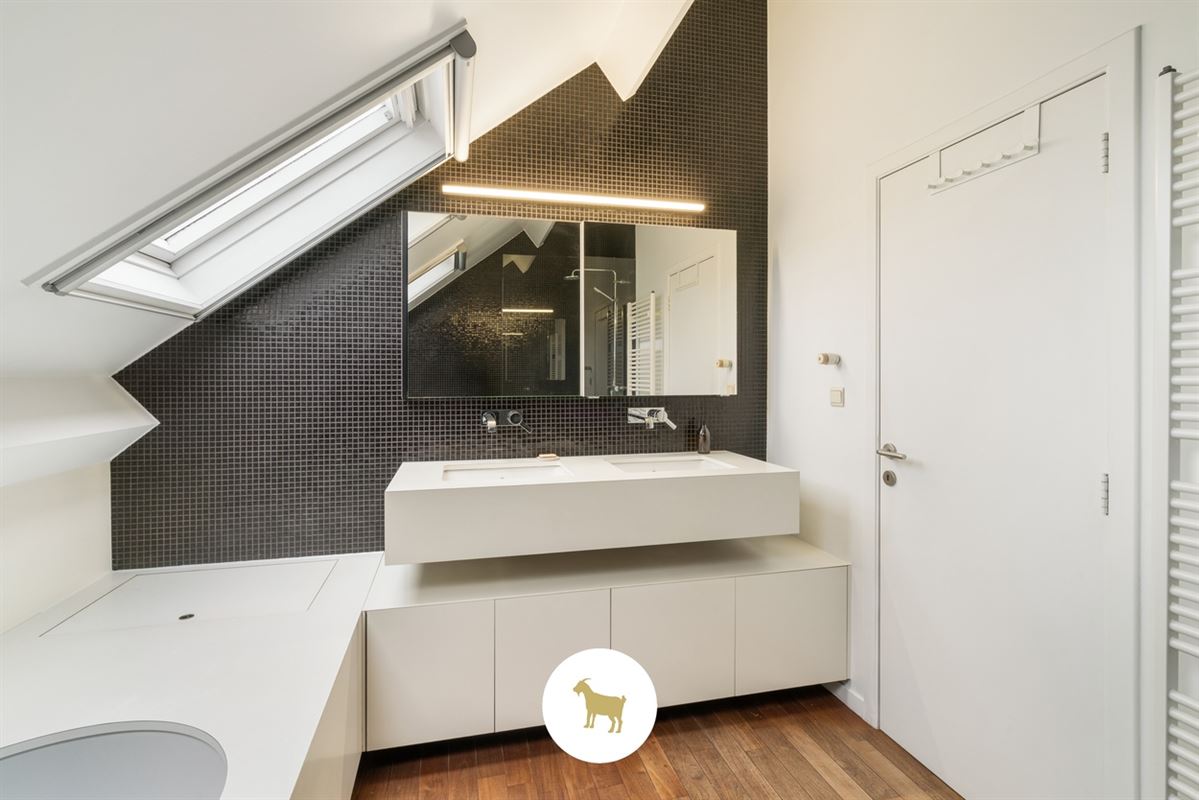 Instapklare lichtrijke OPEN BEBOUWING met 3 (mogelijkheid tot 4) SLAAPKAMERS, stijlvol overdekt TERRAS en gezellige (BINNEN)TUIN op een PERCEEL van ca. 435 m²