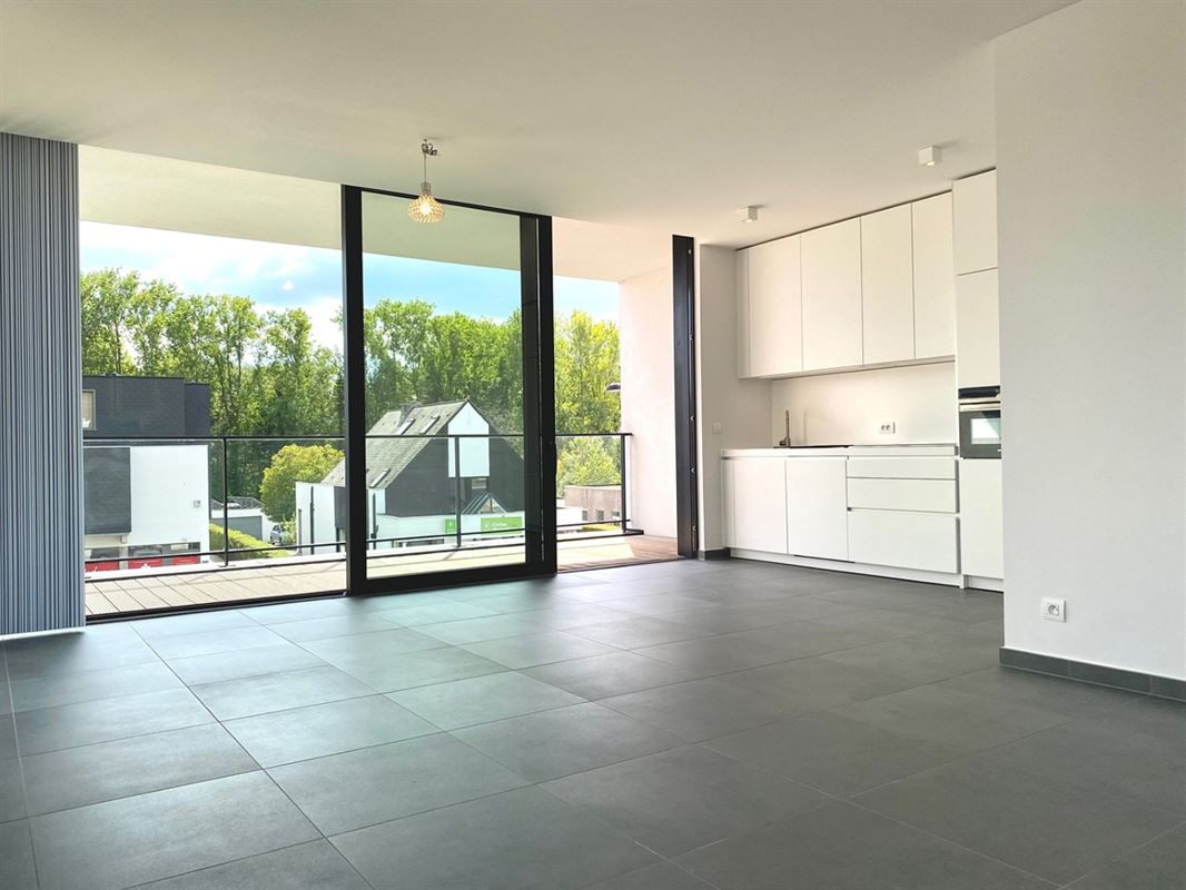 Instapklaar APPARTEMENT (1ste verdieping) met 2 slaapkamers, ruime terrassen (2), garage & autostaanplaats