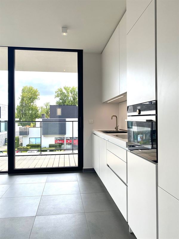 Instapklaar APPARTEMENT (1ste verdieping) met 2 slaapkamers, ruime terrassen (2), garage & autostaanplaats