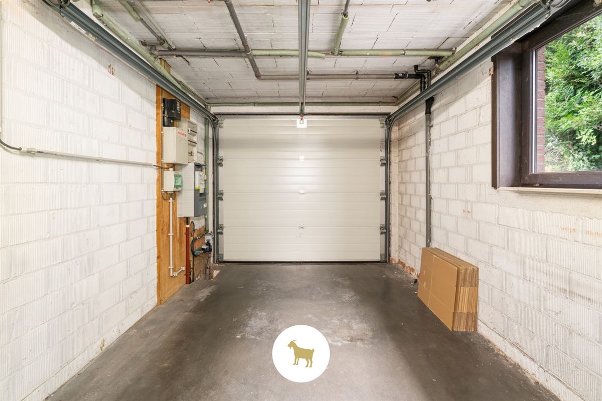 ALLEENSTAANDE WONING met 4 SLAAPKAMERS en GARAGE op een PERCEEL van 648m²