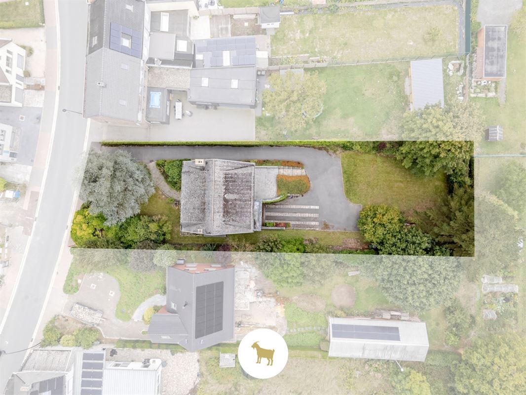 Te renoveren RUIME ALLEENSTAANDE VILLA met 4 SLAAPKAMERS, BUREAU en GARAGE op een prachtig zuidwestgericht PERCEEL van 1.300 m²