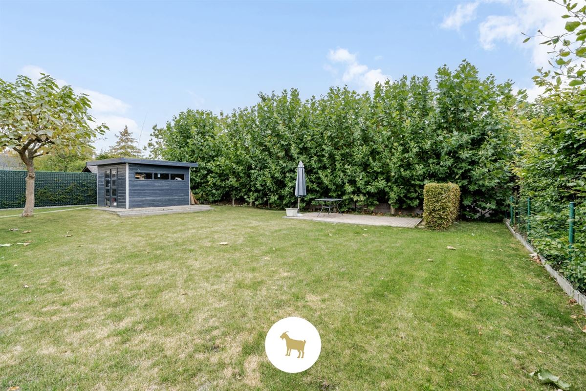 Instapklare OPEN BEBOUWING met 3 SLAAPKAMERS en GARAGE op een rustig gelegen PERCEEL GROND van 655m²