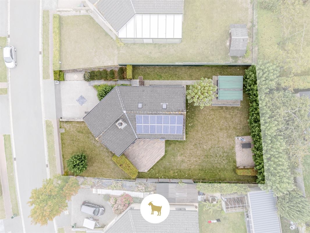 Instapklare OPEN BEBOUWING met 3 SLAAPKAMERS en GARAGE op een rustig gelegen PERCEEL GROND van 655m²