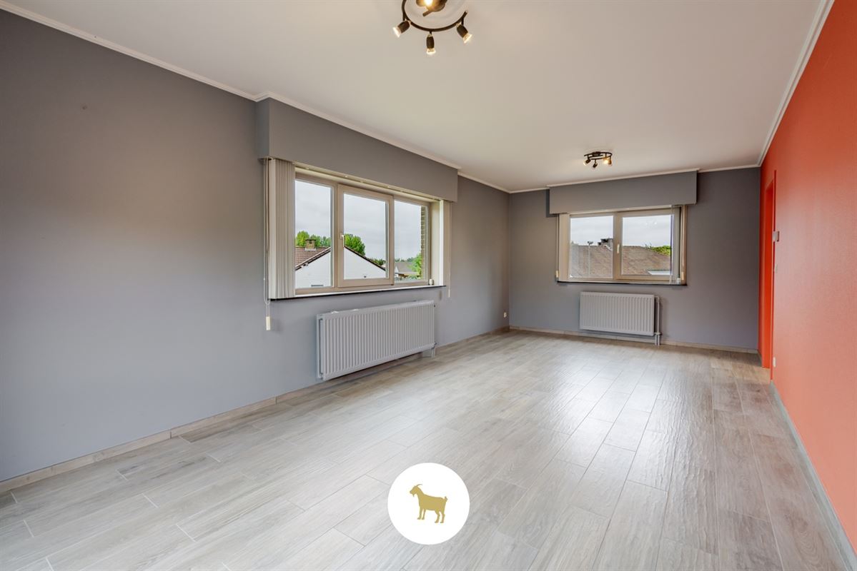 Instapklare OPEN BEBOUWING met 3 SLAAPKAMERS en GARAGE op een rustig gelegen PERCEEL GROND van 655m²