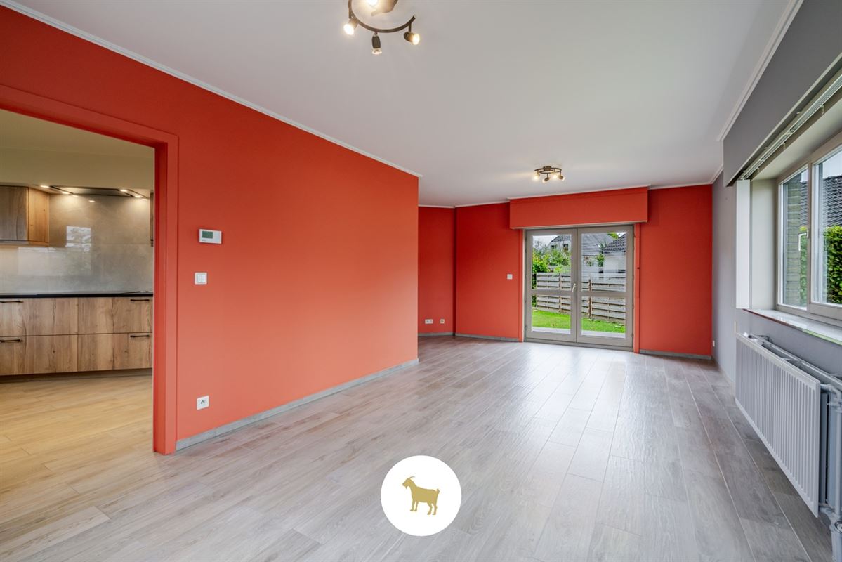 Instapklare OPEN BEBOUWING met 3 SLAAPKAMERS en GARAGE op een rustig gelegen PERCEEL GROND van 655m²