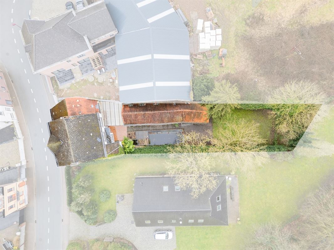 Te renoveren RUIME BURGERSWONING met BIJGEBOUW op een perceel van 668m²