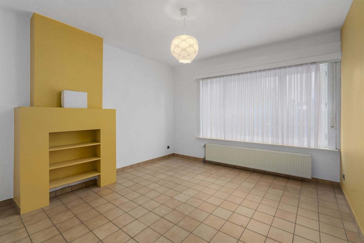 Te renoveren RUIME BURGERSWONING met BIJGEBOUW op een perceel van 668m²