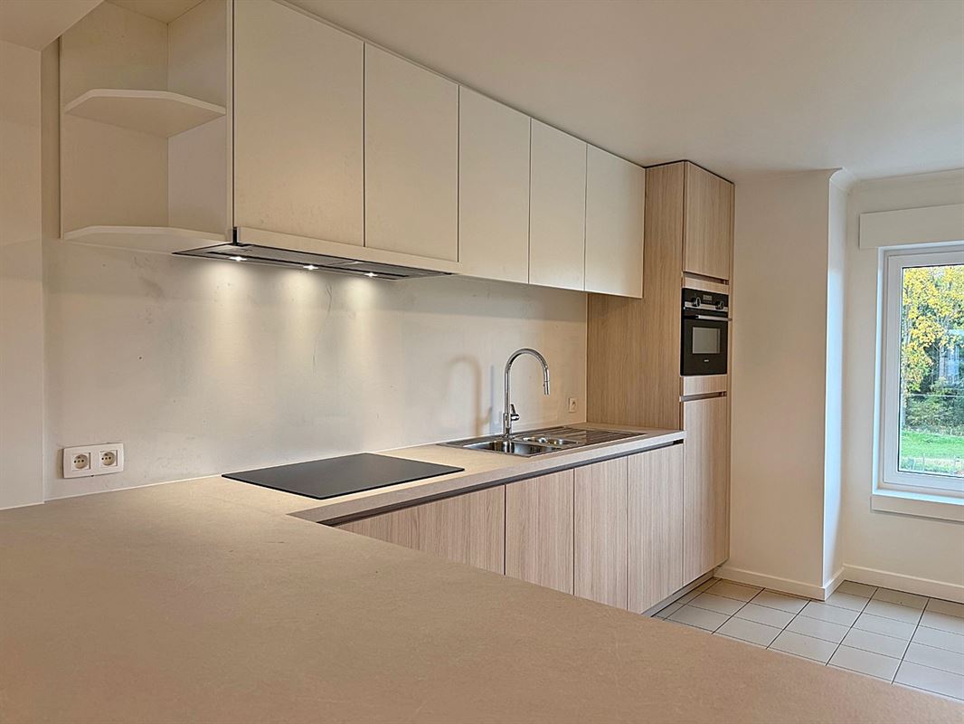 Instapklaar vernieuwd APPARTEMENT (2de verdieping) met 2 slaapkamers 