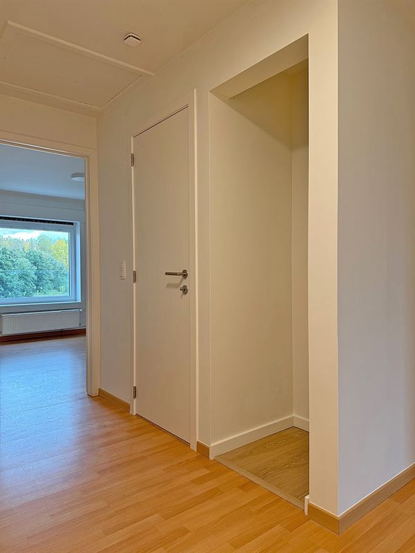 Instapklaar vernieuwd APPARTEMENT (2de verdieping) met 2 slaapkamers