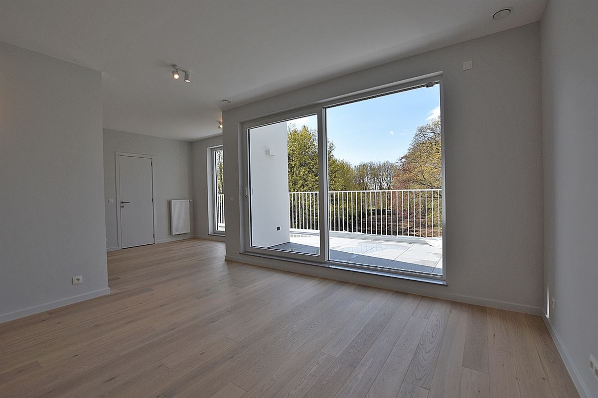 Instapklaar APPARTEMENT met 1 slaapkamer, bureau (of slaapkamer 2), terras, garage & staanplaats