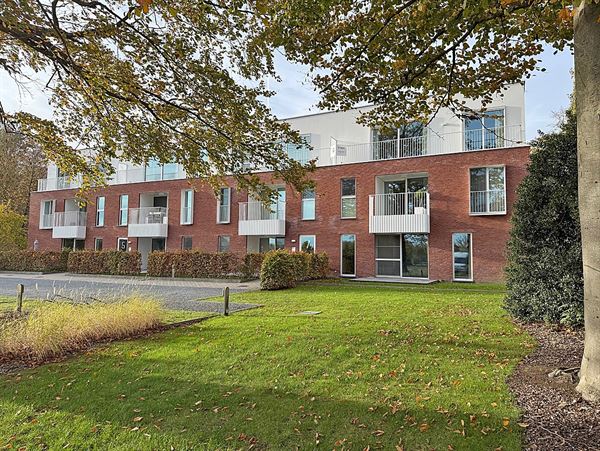 Instapklaar APPARTEMENT met 1 slaapkamer, bureau (of slaapkamer 2), terras, garage & staanplaats