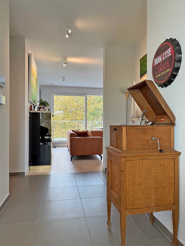 Instapklaar APPARTEMENT met 1 slaapkamer, bureau (of slaapkamer 2), terras, garage & staanplaats