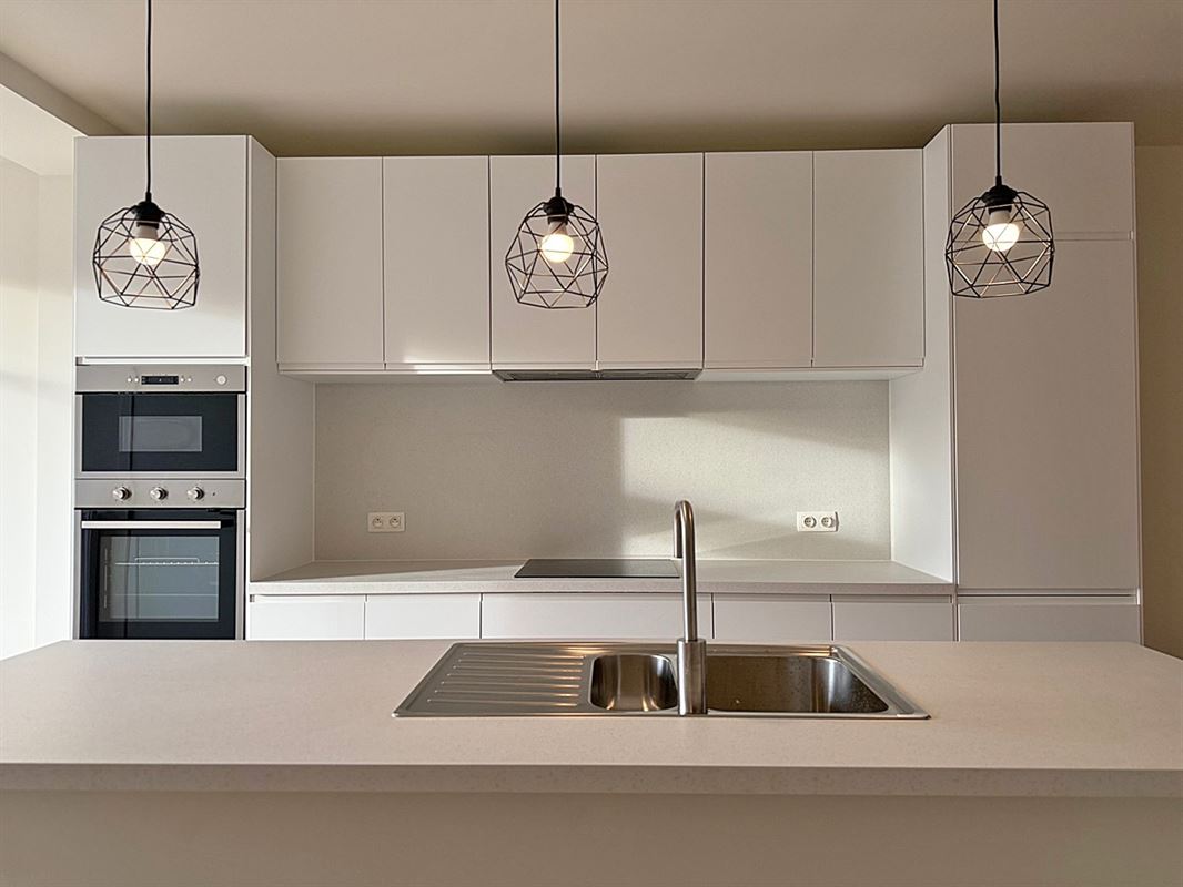 Instapklare vernieuwde (starters)WONING met 2 slaapkamers, terras, kelder & staanplaats