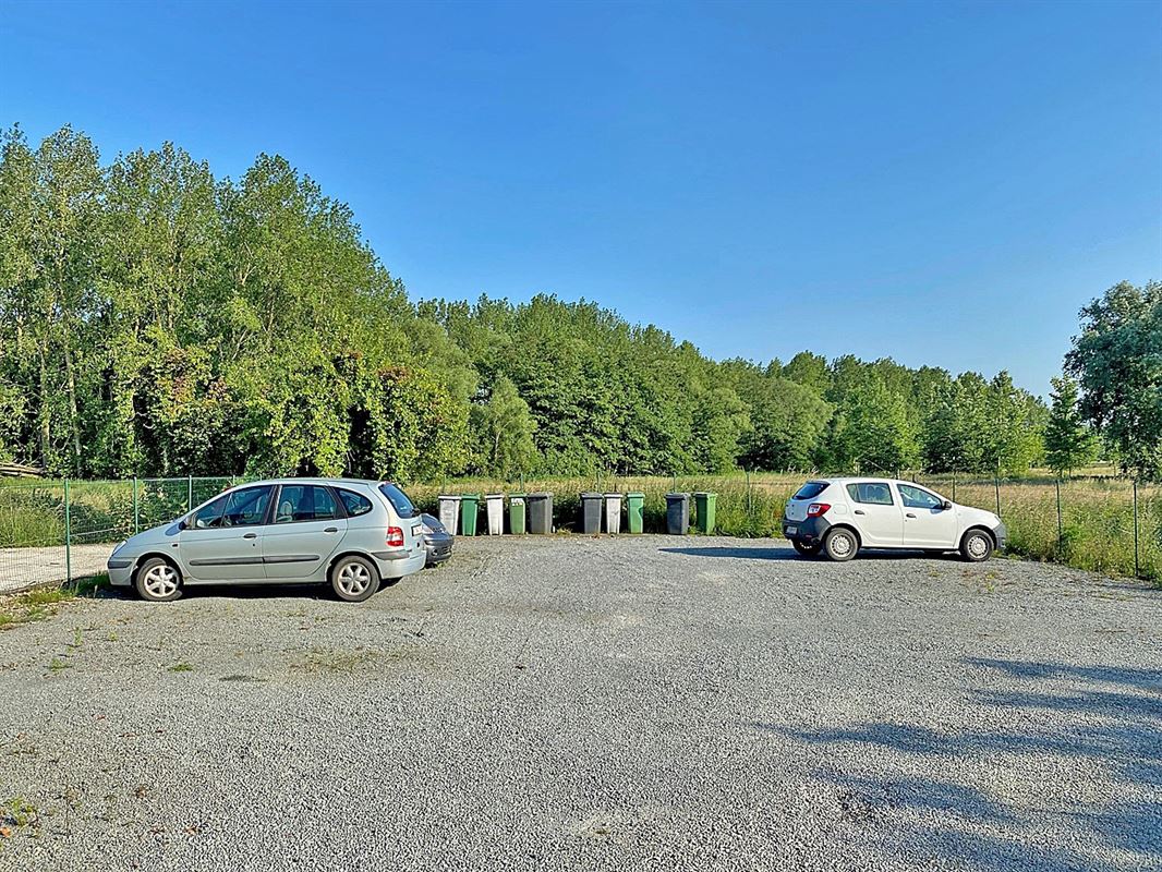 Instapklare vernieuwde (starters)WONING met 2 slaapkamers, terras, kelder & staanplaats