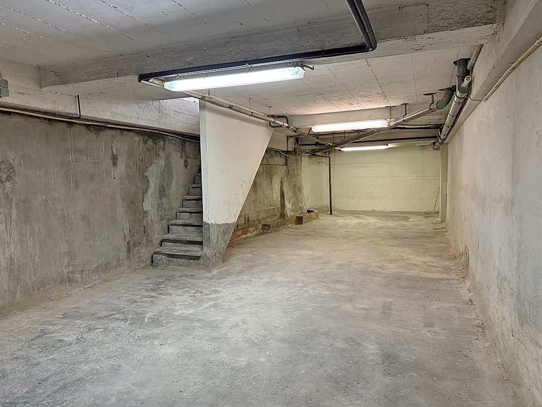 Instapklare vernieuwde (starters)WONING met 2 slaapkamers, terras, kelder & staanplaats