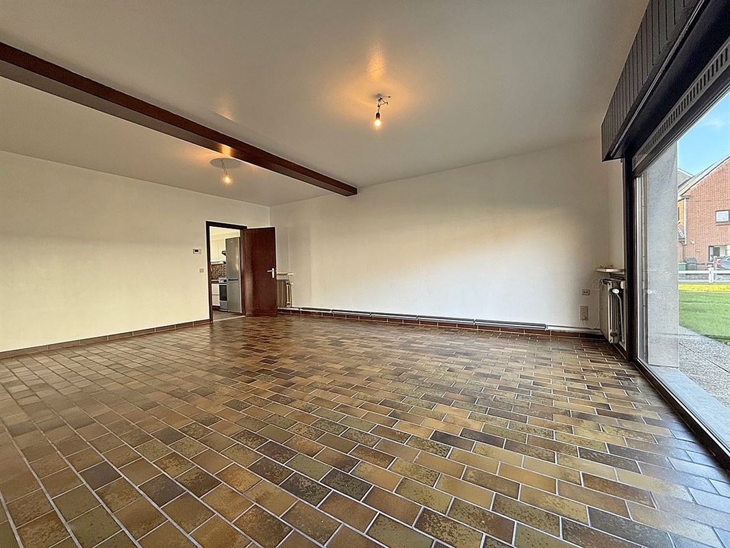 DORPSWONING met 3 slaapkamers, garage & tuin/terras