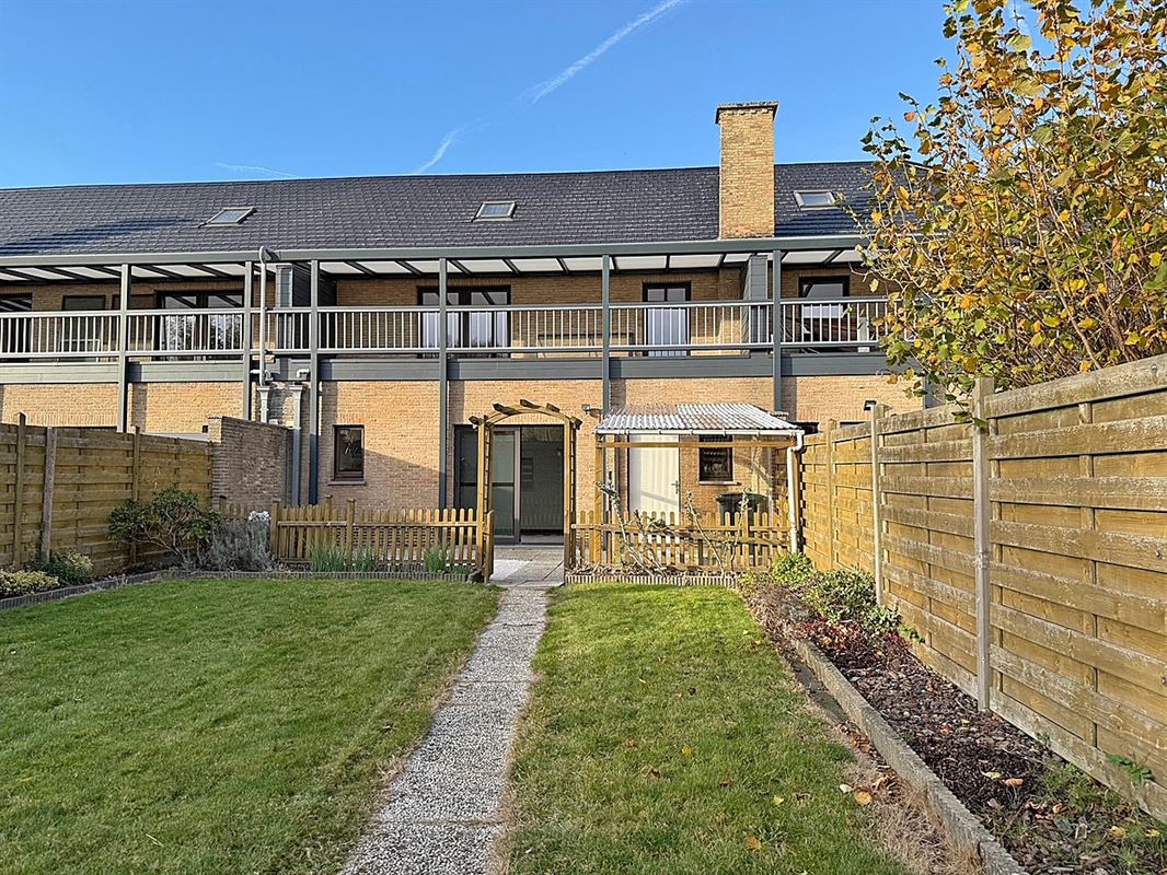 DORPSWONING met 3 slaapkamers, garage & tuin/terras