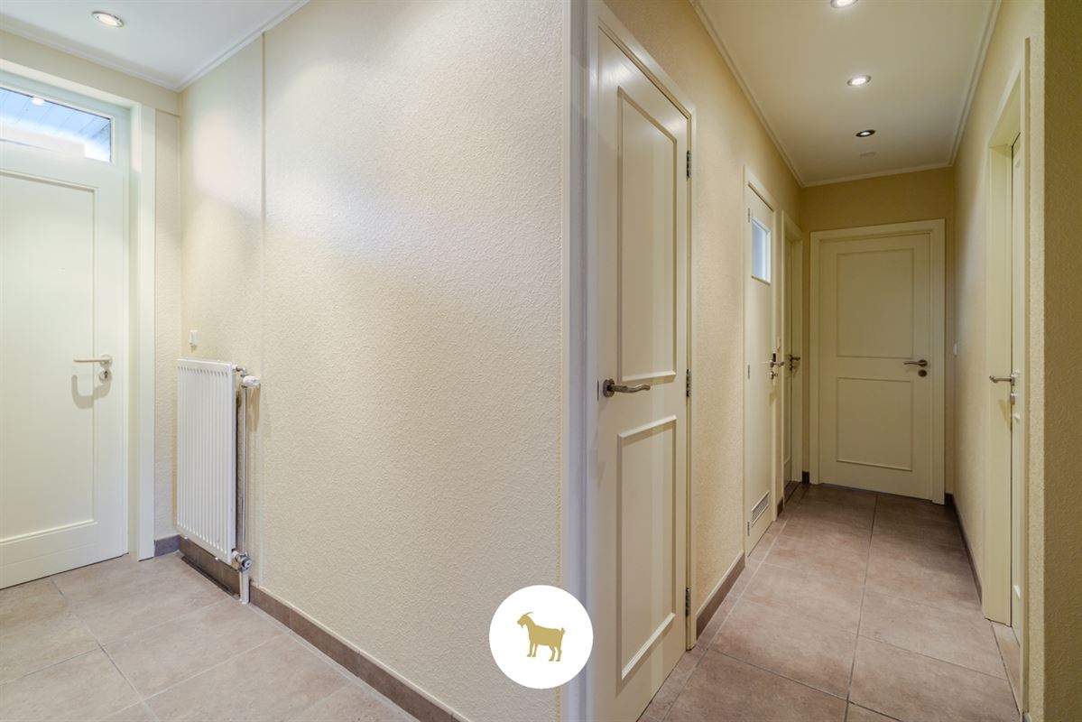 Instapklare OPEN BEBOUWING met 3 SLAAPKAMERS en GARAGE op een rustig gelegen PERCEEL GROND van 655m²