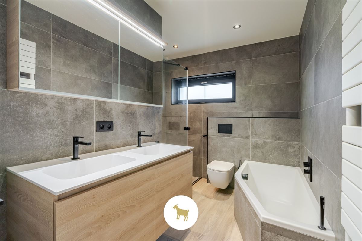 Instapklare OPEN BEBOUWING met 3 SLAAPKAMERS en GARAGE op een rustig gelegen PERCEEL GROND van 655m²