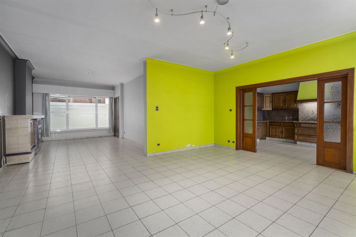 Te renoveren RUIME BURGERSWONING met BIJGEBOUW op een perceel van 668m²