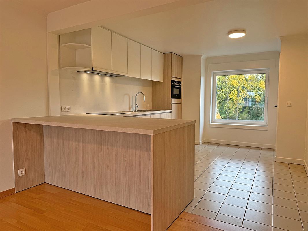 Instapklaar vernieuwd APPARTEMENT (2de verdieping) met 2 slaapkamers