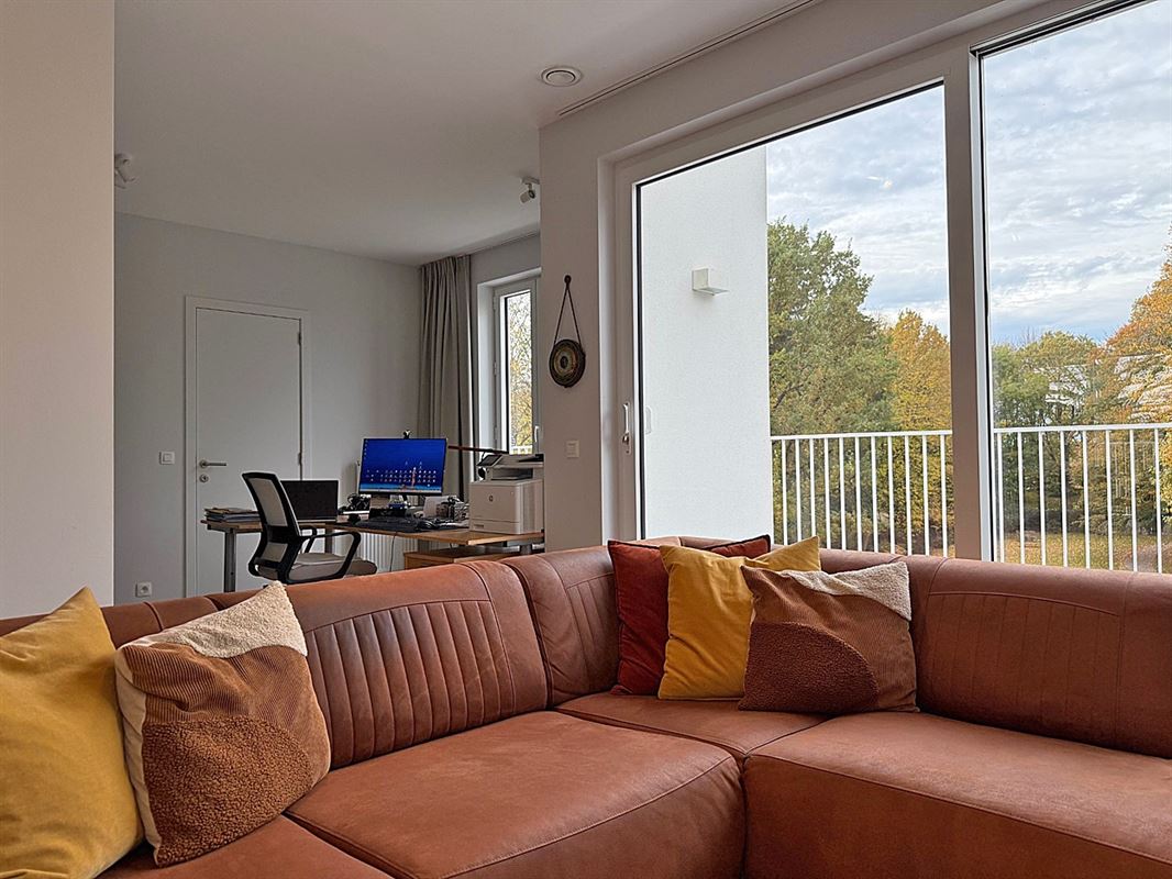 Instapklaar APPARTEMENT met 1 slaapkamer, bureau (of slaapkamer 2), terras, garage & staanplaats