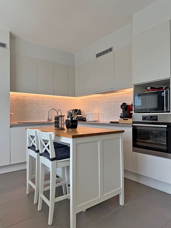 Instapklaar APPARTEMENT met 1 slaapkamer, bureau (of slaapkamer 2), terras, garage & staanplaats