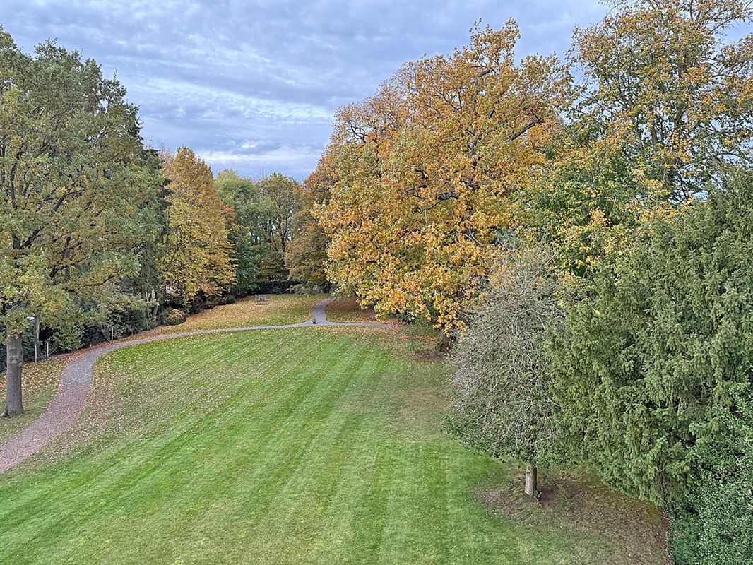 Instapklaar APPARTEMENT met 1 slaapkamer, bureau (of slaapkamer 2), terras, garage & staanplaats