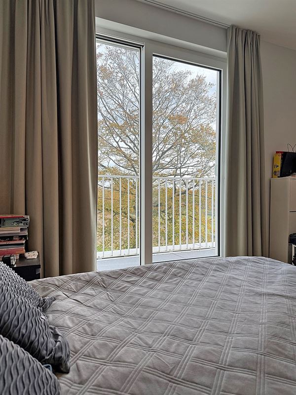 Instapklaar APPARTEMENT met 1 slaapkamer, bureau (of slaapkamer 2), terras, garage & staanplaats