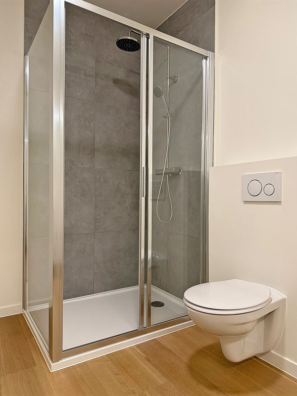 Instapklare vernieuwde (starters)WONING met 2 slaapkamers, terras, kelder & staanplaats