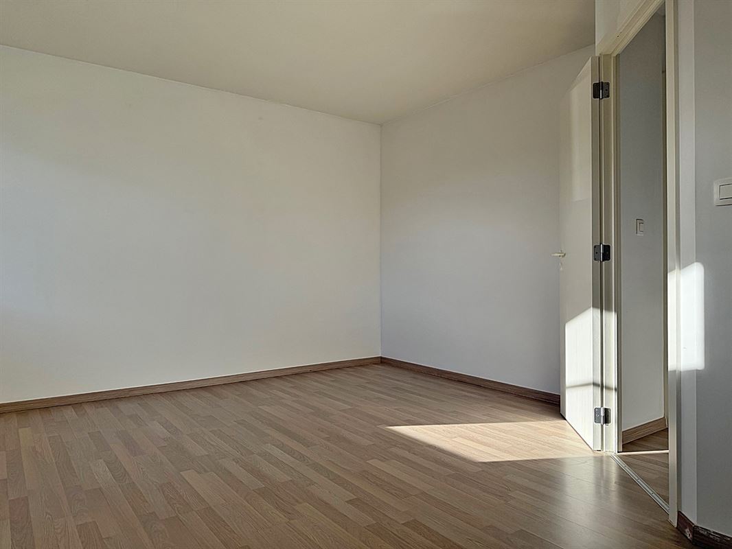 Instapklare HALFOPEN BEBOUWING met 3 slaapkamers, garage & tuin/terras