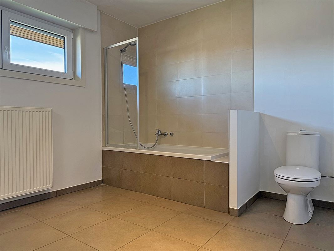 Instapklare HALFOPEN BEBOUWING met 3 slaapkamers, garage & tuin/terras