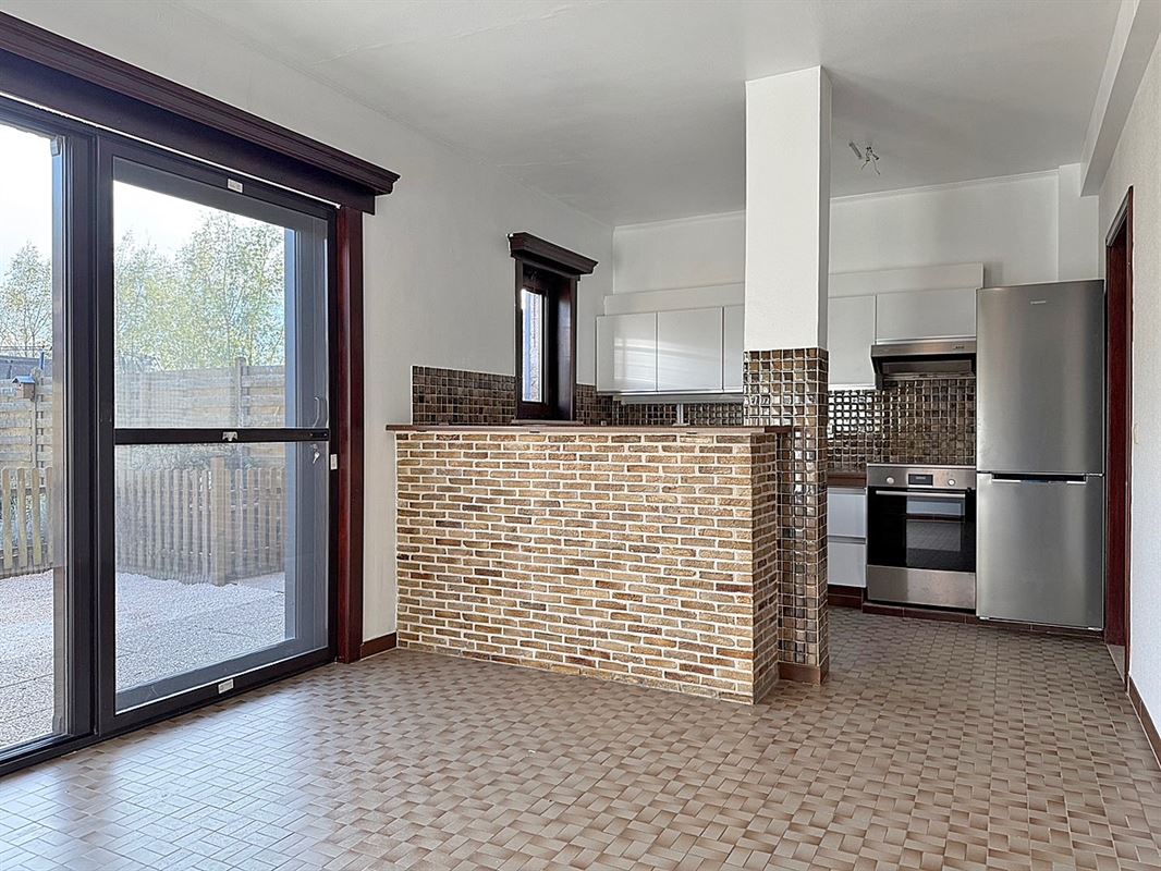 DORPSWONING met 3 slaapkamers, garage & tuin/terras