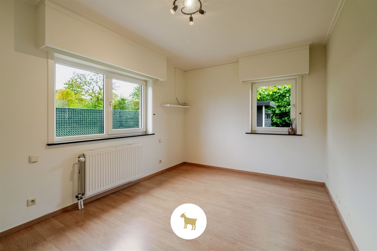 Instapklare OPEN BEBOUWING met 3 SLAAPKAMERS en GARAGE op een rustig gelegen PERCEEL GROND van 655m²