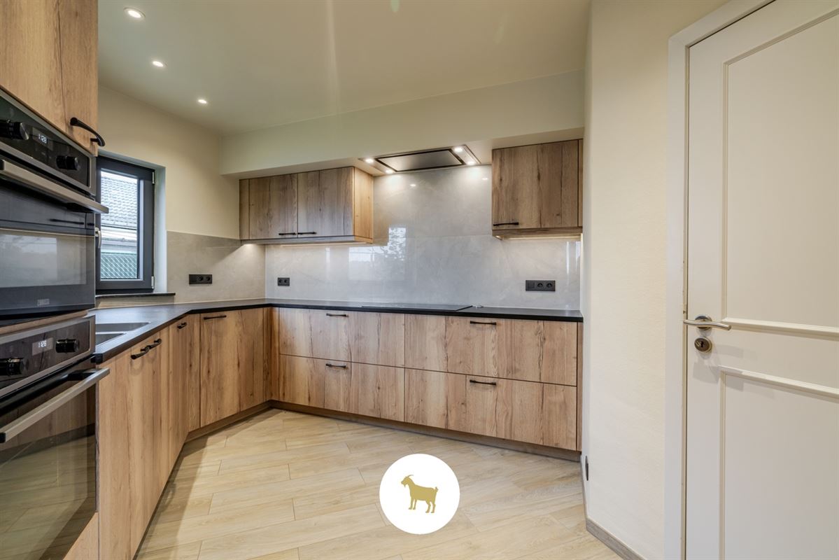 Instapklare OPEN BEBOUWING met 3 SLAAPKAMERS en GARAGE op een rustig gelegen PERCEEL GROND van 655m²