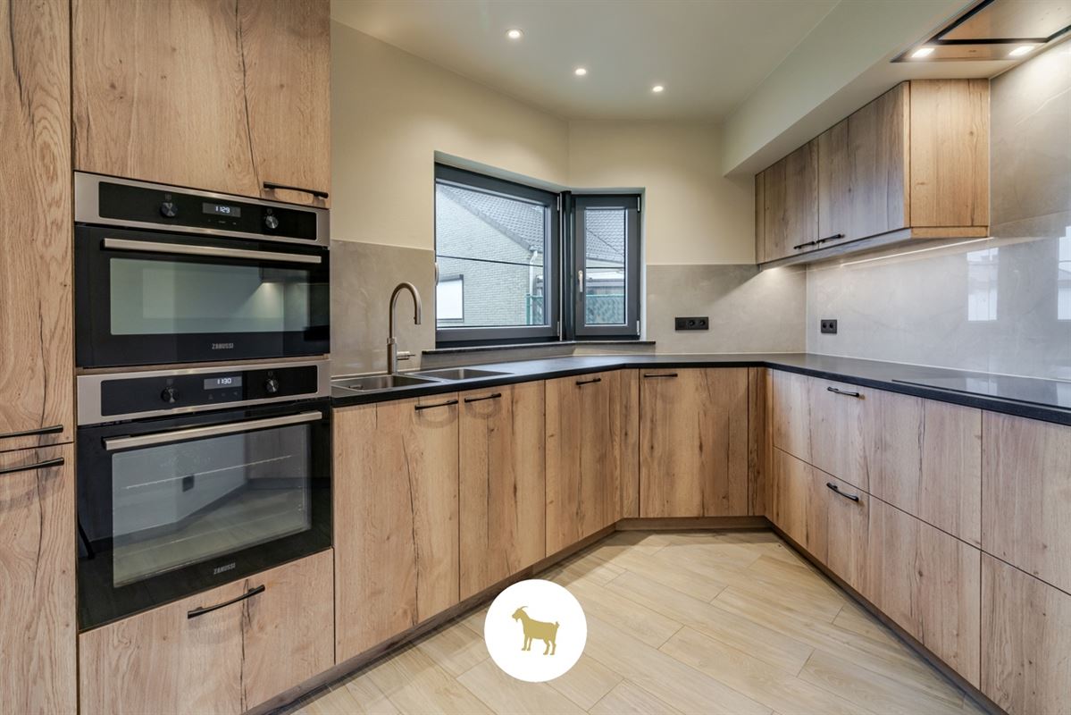 Instapklare OPEN BEBOUWING met 3 SLAAPKAMERS en GARAGE op een rustig gelegen PERCEEL GROND van 655m²