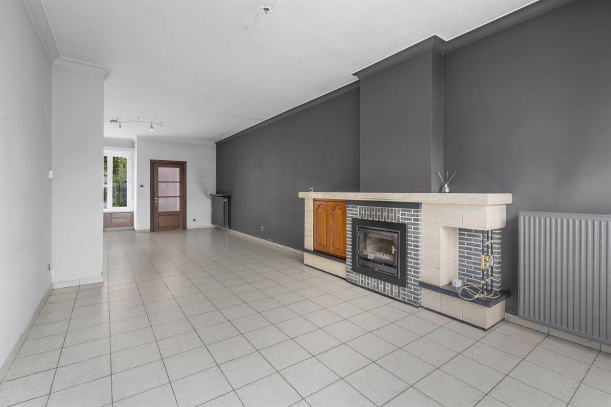 Te renoveren RUIME BURGERSWONING met BIJGEBOUW op een perceel van 668m²