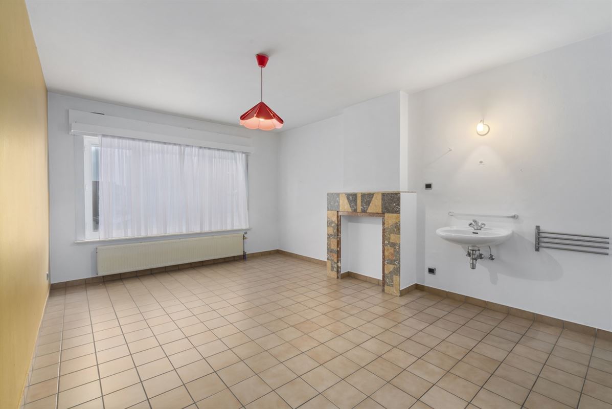 Te renoveren RUIME BURGERSWONING met BIJGEBOUW op een perceel van 668m²